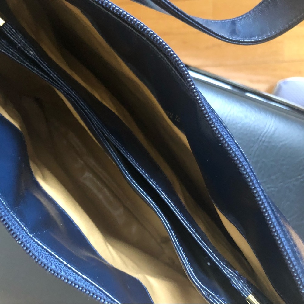 Lou Taylor Vintage Smooth Leather Shoulder Bag in Exquisite Condition. Deep Blue - Picture 11 of 16
